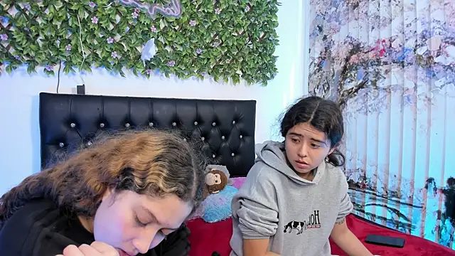 Show Webcam de valeria_and_zoe