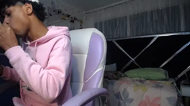 Chat XXX en directo de Santy_bigcock_01