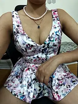 Glow_Queen's Webcam Show