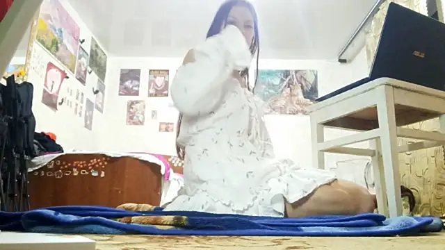 LonaSylvis Show in webcam