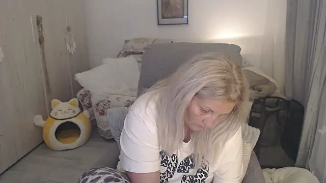 Chat XXX en directo de Divineblond