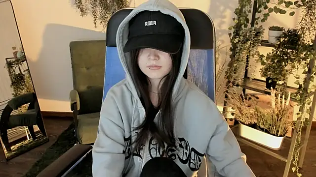 Elainebeness Adlı Modelin Canlı XXX Sohbeti