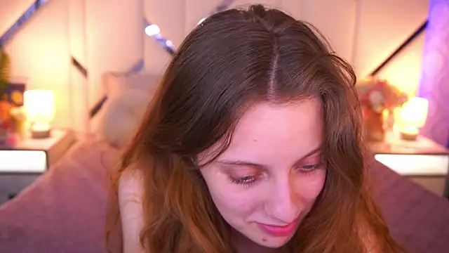 CuteeFoxy Adlı Modelin Canlı XXX Sohbeti