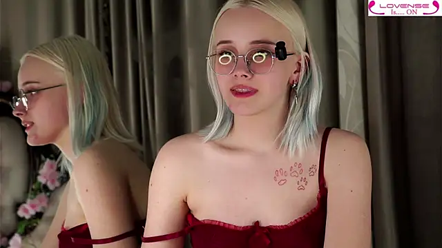 Živý XXX chat KirstinMcgeady