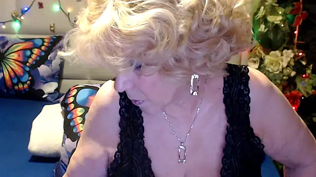 HappyWomanOn's Webcam Show