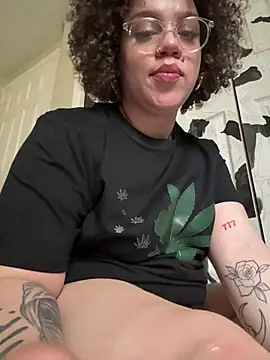 QueenNuttCollector webkamerás műsora