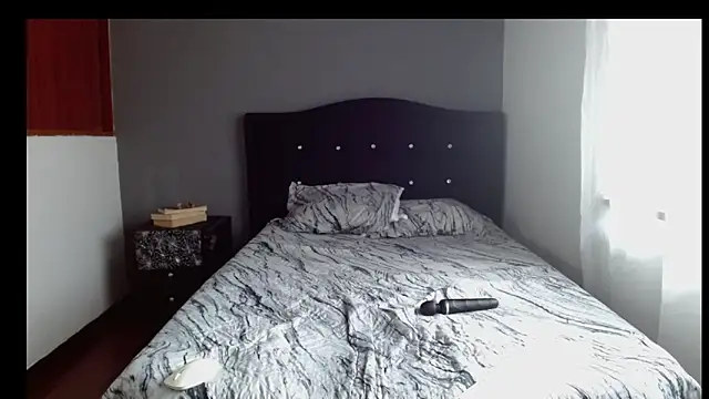 Emilia_1995 লাইভ XXX চ্যাট