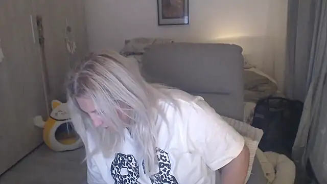 Divineblond: онлайн-секс-чат