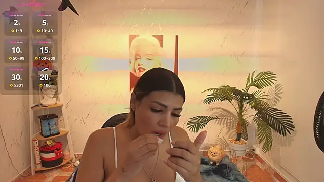 SALOOMEE__ Adlı Modelin Canlı XXX Sohbeti