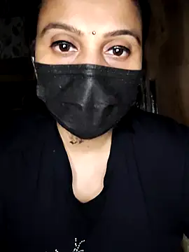 Horny_Shalu Adlı Modelin Canlı XXX Sohbeti