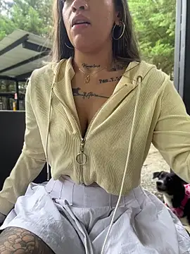 Chat +18 de HannahW_ ao vivo