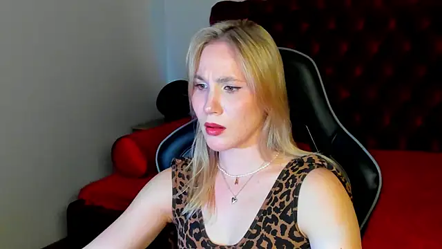 ElaraVoltage Adlı Modelin Canlı XXX Sohbeti