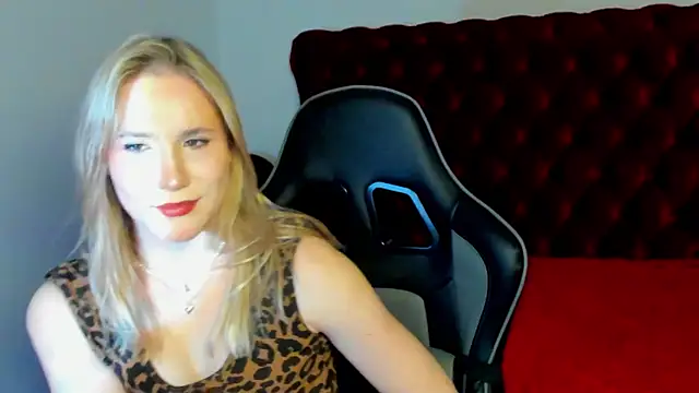 ElaraVoltage's Live XXX Chat