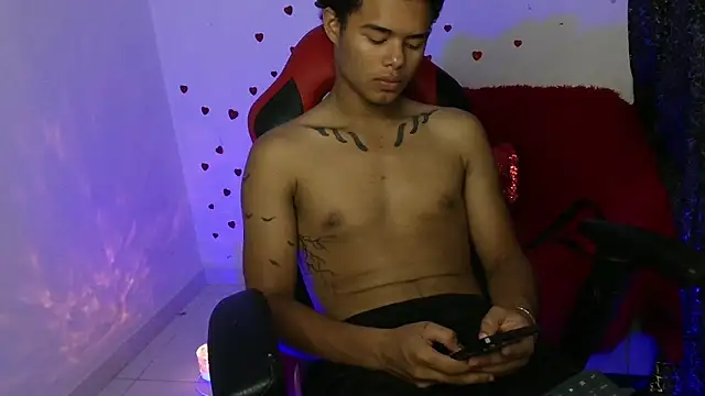 Show modela kael_fox na web-kameri