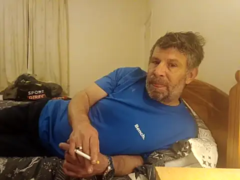 stud2512: διαδικτυακό σόου στην κάμερα