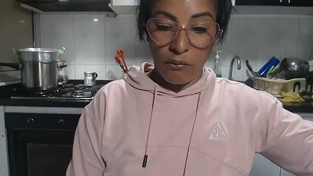 kateleyagrey's Live XXX Chat