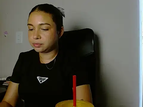 AliceSmity_'s Live XXX Chat