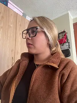 Miabonnett_ élő XXX-chatje