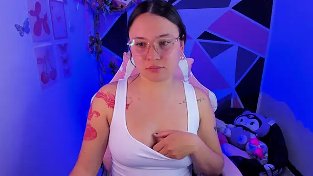 little_emma0's Live XXX Chat