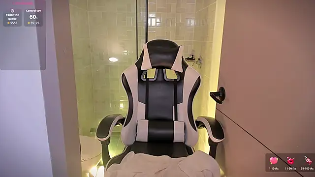 saracavali's Live XXX Chat