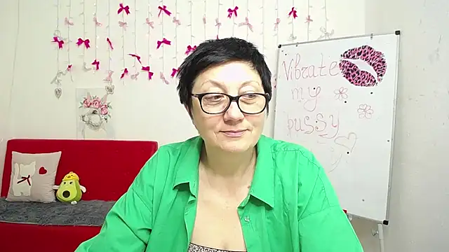 EmilyL0ve Adlı Modelin Canlı XXX Sohbeti