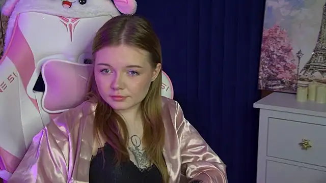 ElinaVale élő XXX-chatje