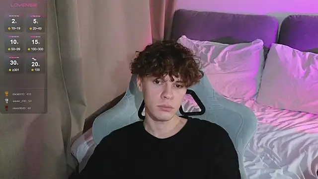 cute_thomas: вебкам-шоу