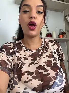 Show modela Sara-77 na web-kameri