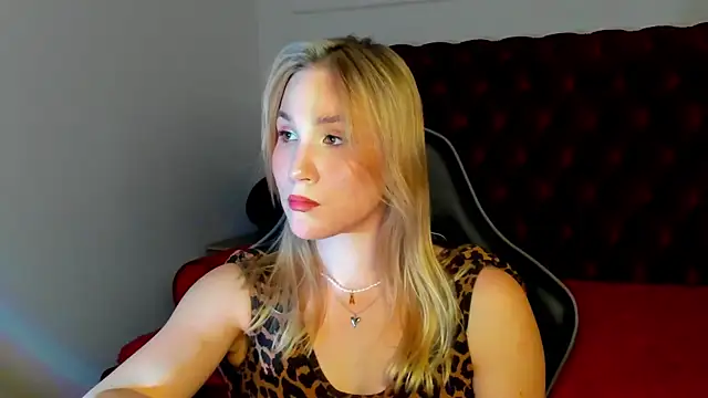 ElaraVoltagen Live XXX chat