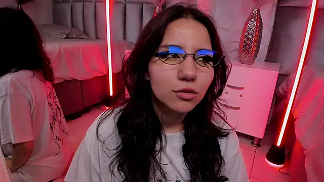 HollyPeach Live XXX-Chat