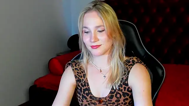 ElaraVoltage live XXX chat