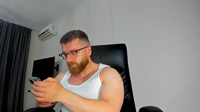 Findom_guy Adlı Modelin Canlı XXX Sohbeti