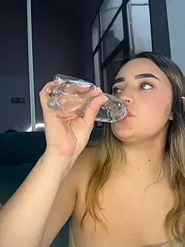 Antonella_Julieta Adlı Modelin Canlı XXX Sohbeti