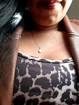 Chatroom XXX en direct de Luianna