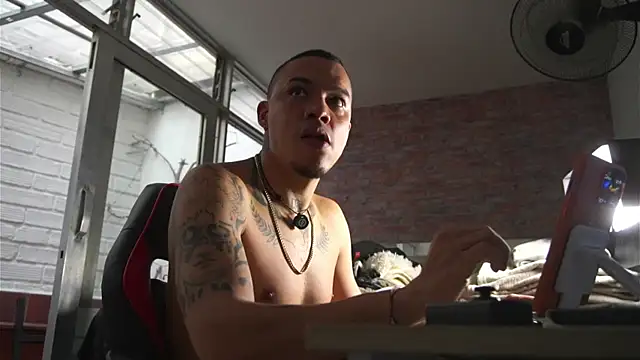 AlphaMasterXxx 现场XXX聊天