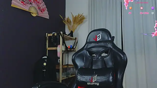 laracroftmansion 现场XXX聊天