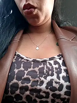 LuiannaのライブXXXチャット