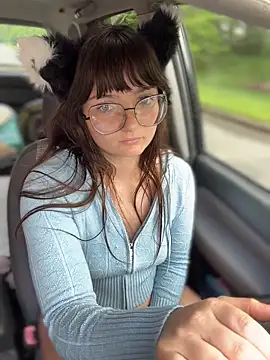 urpuppymoon Pertunjukan Webcam