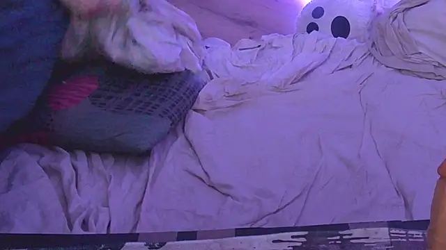 CeriseLapine's Webcam Show