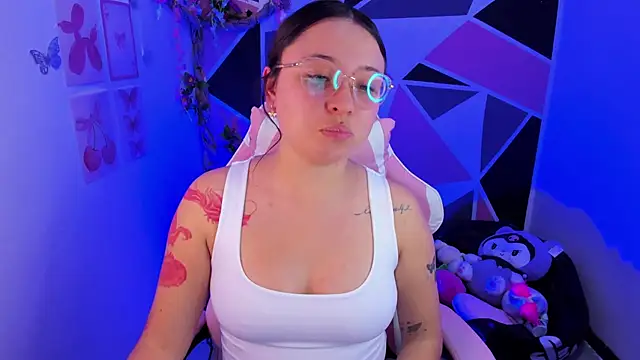 دردشة little_emma0 الجنسية المباشرة