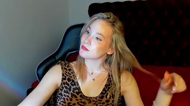 ElaraVoltage's Live XXX Chat