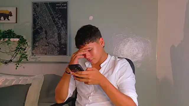 Raiden_boyy: διαδικτυακό σόου στην κάμερα