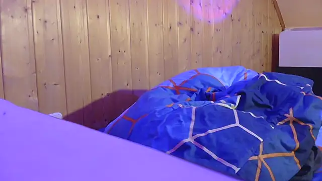 AskAveryAnything Show in webcam