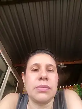 MIA-LARIOS' Live XXX Chat