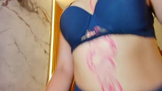 lizza_oss' Live XXX Chat