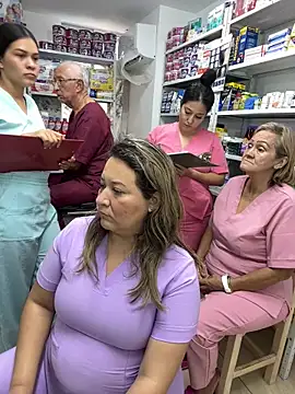 Show modela kandalove na web-kameri