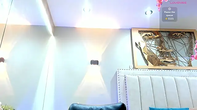 _LaraMom_ Chat XXX live