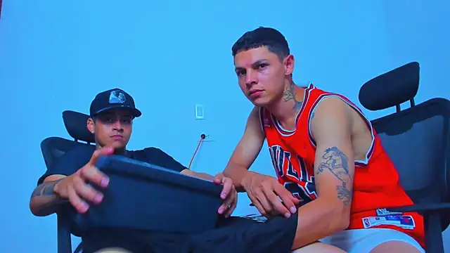 Thomas-Wil 라이브 XXX 채팅