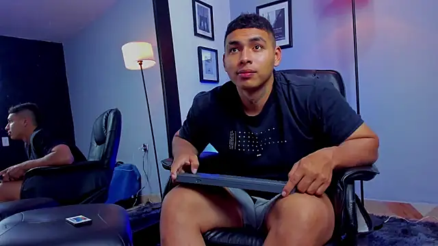 ronnie_crafored Pertunjukan Webcam