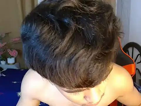 YourNaughtyTwink_69 网络视讯表演